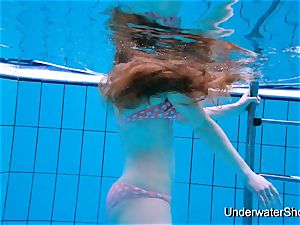 killer lady shows magnificent assets underwater